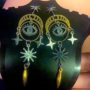 Eye candy eye+stars duo-tone earrings